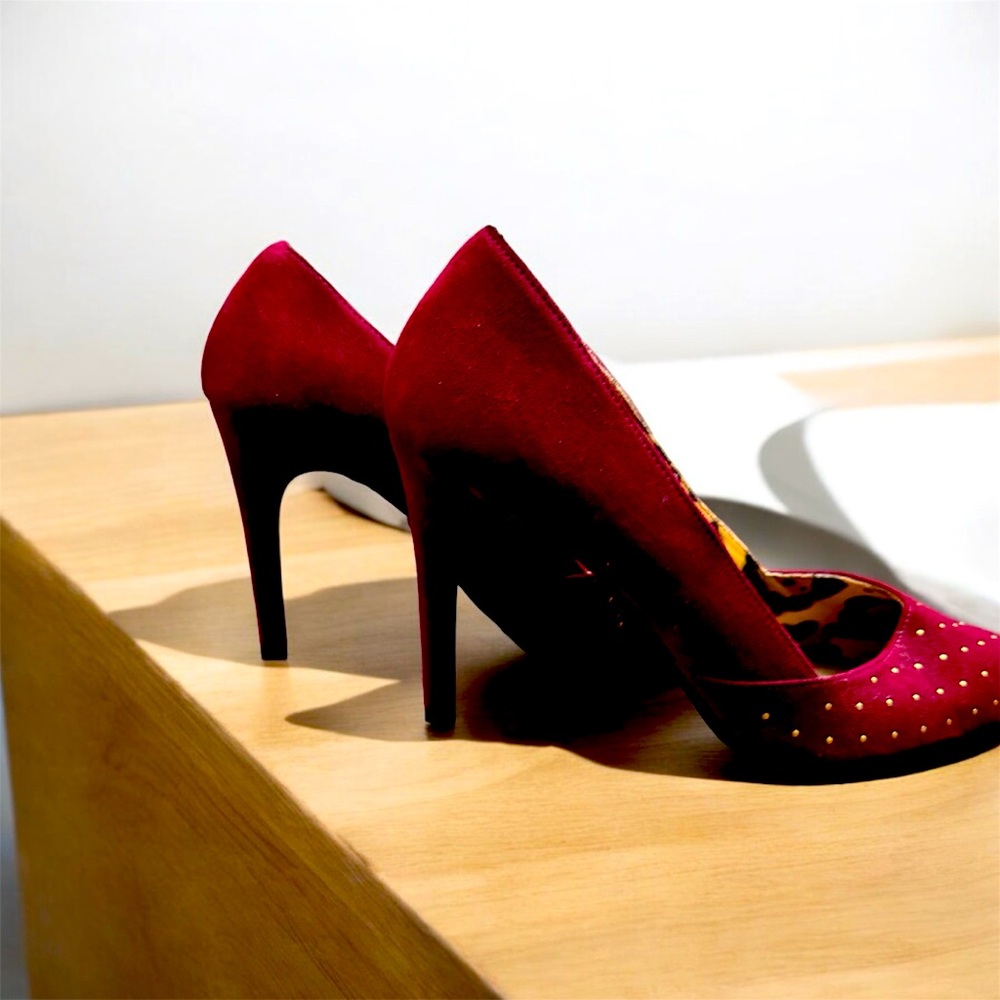 Heels - Picture 3 of 3